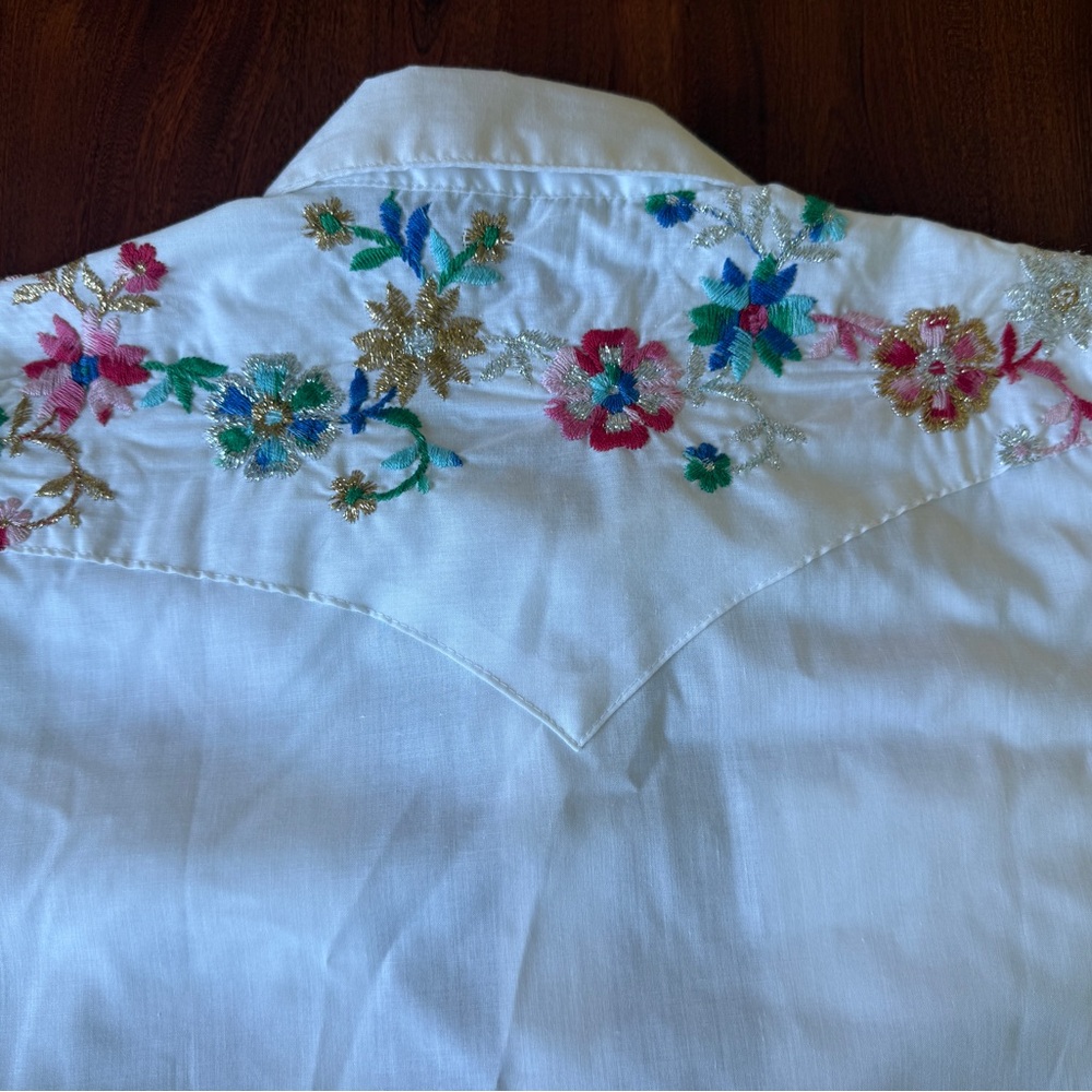 Rockmount Ranch Wear White Embroidered Floral Western Shirt - Picture 4 of 7